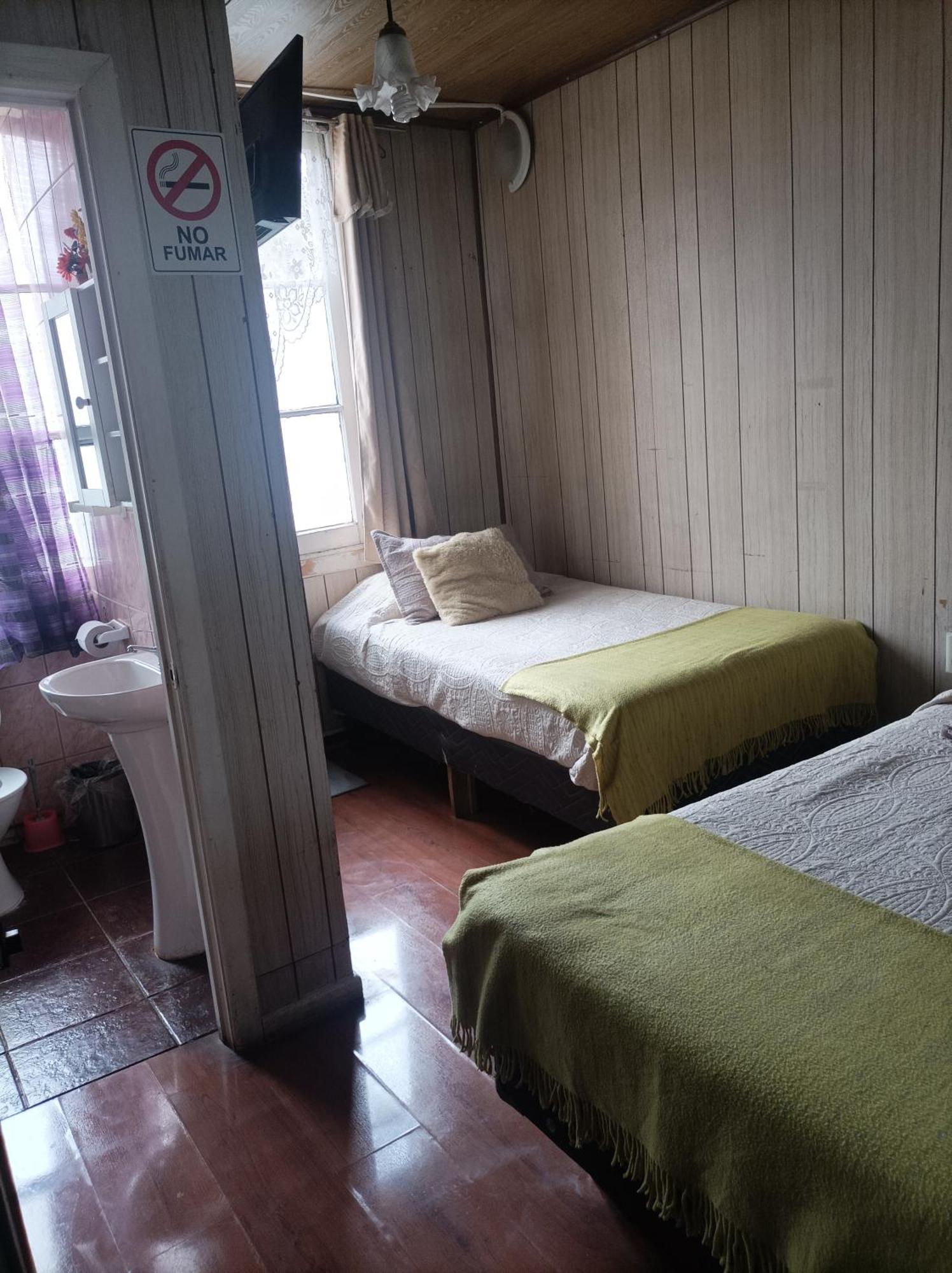 Alojamiento Familiar Rey Bed & Breakfast Punta Arenas Exterior photo